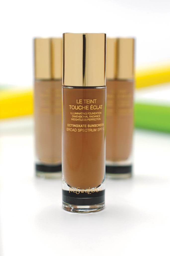 Touche clat Foundation Weightless Coverage SPF22 YSL